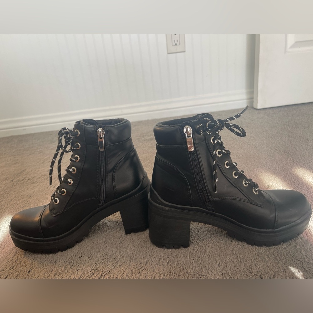 Nine West lug boots. Black size 5.5. Never worn. - Picture 5 of 6